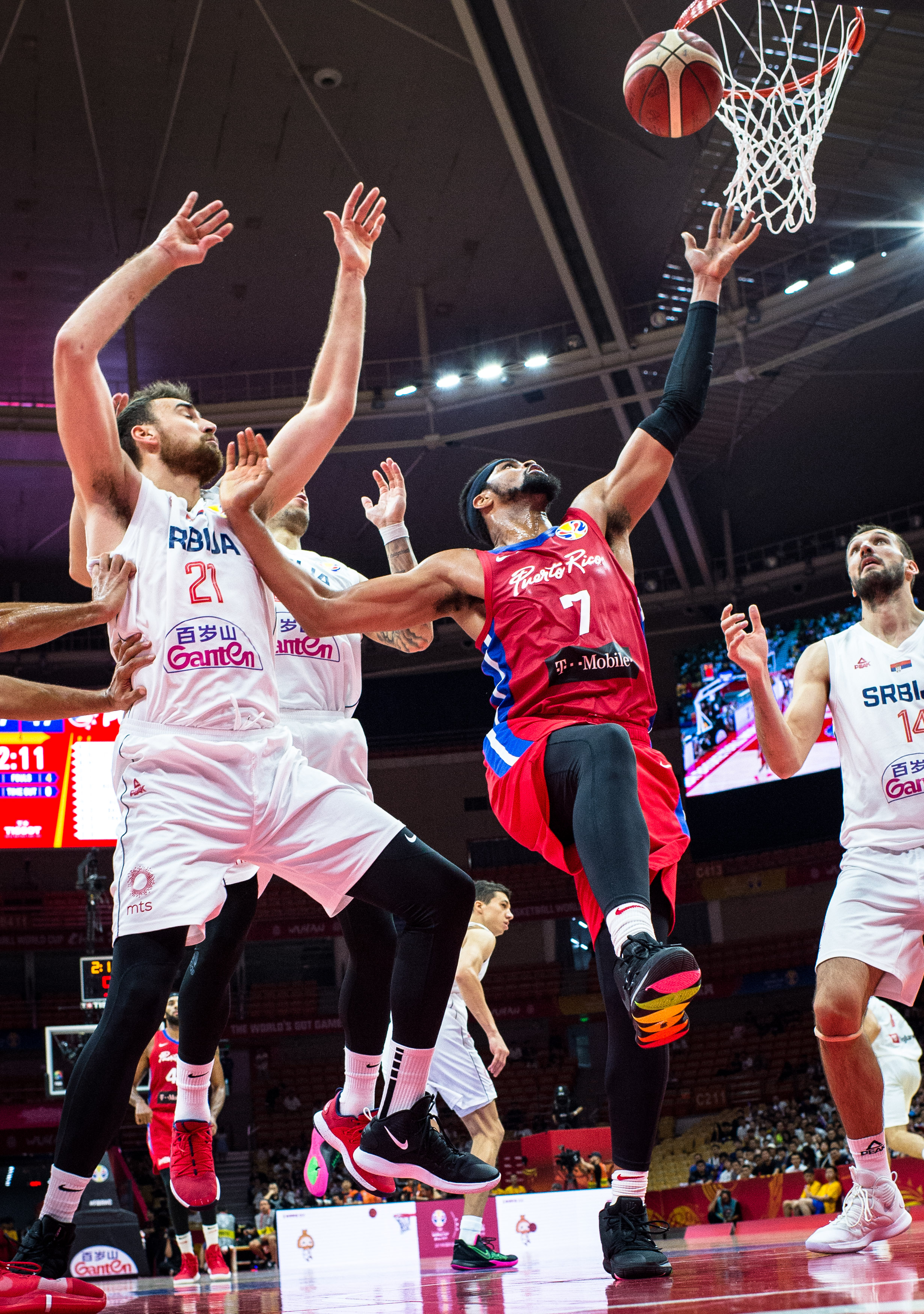 关于萨拉赫关键节点挺进下一轮,塞尔维亚队带队取胜!的信息 关于萨拉赫关键节点挺进下一轮,塞尔维亚队带队取胜!的信息