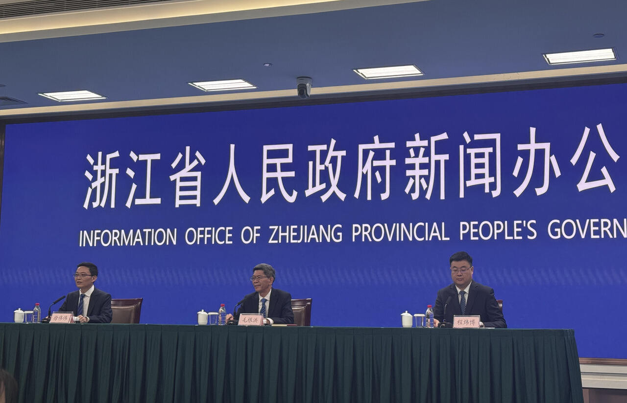 包含浙江稠州内部会议纪要流出：赛后再遭质疑；足总杯使命明确；临场指挥获称赞的词条